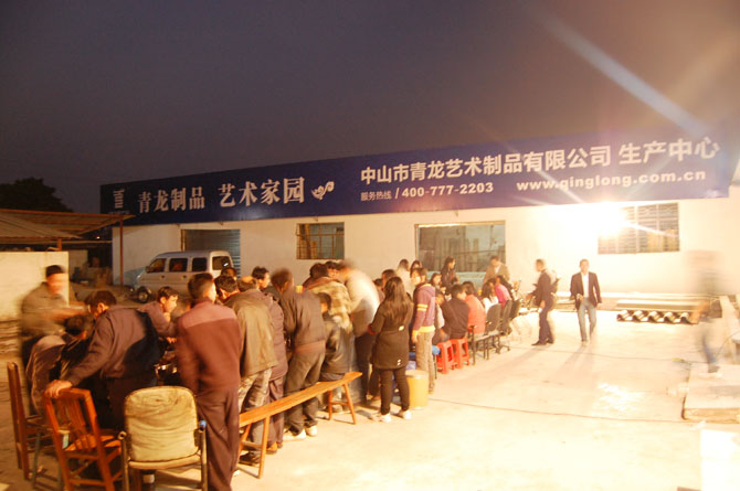 long8公司员工亲如一家人